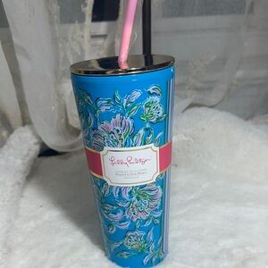 Lilly Pulitzer 24 ounce plastic tumbler in chick magnet print